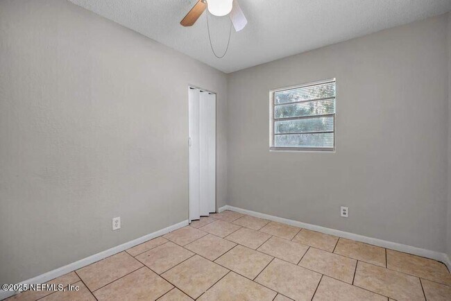 Building Photo - 402 E 27th St