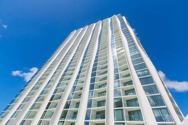 Building Photo - KOULA 2b2b1pkg Ready to Move In!