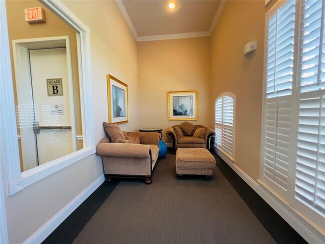 Building Photo - 7575 Kirby Dr