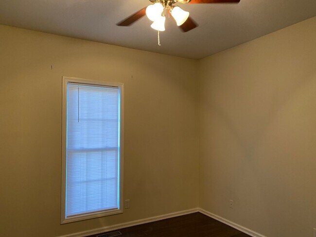 Building Photo - Beautiful Open Floor Plan.  3bed 2bath One...