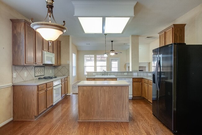 Building Photo - 4 bed Golf community for lease!