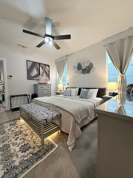 Building Photo - 731 Hydrangea Dr