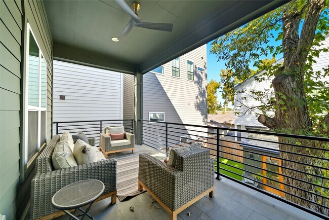 Building Photo - 1307 E 27th St