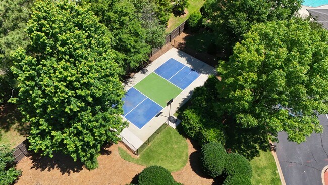 Building Photo - Upscale Living in Village Walk