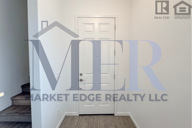 Building Photo - 3Bed/2.5Bath Townhouse at 7th St/Hatcher! Move-In Ready on 04/09/2026! -- NO HOA! ALL TILE FLOORING!