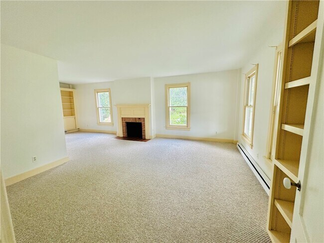 Building Photo - 1253 Fairport Rd