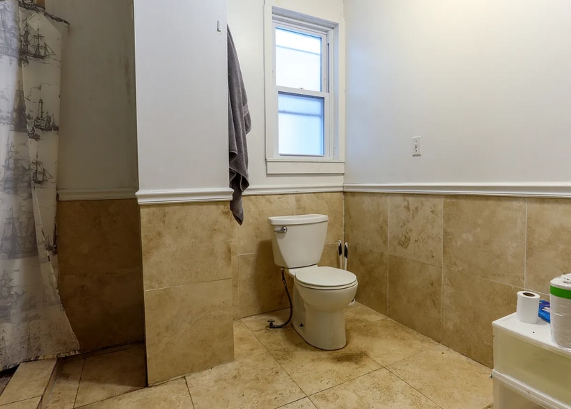 Building Photo - 70 Calumet St