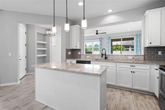 Building Photo - 5007 Sunnyside Ln