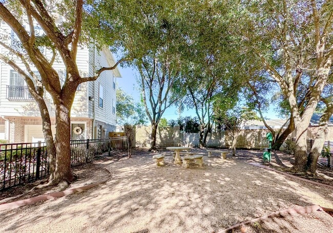 Building Photo - 3001 Murworth Dr