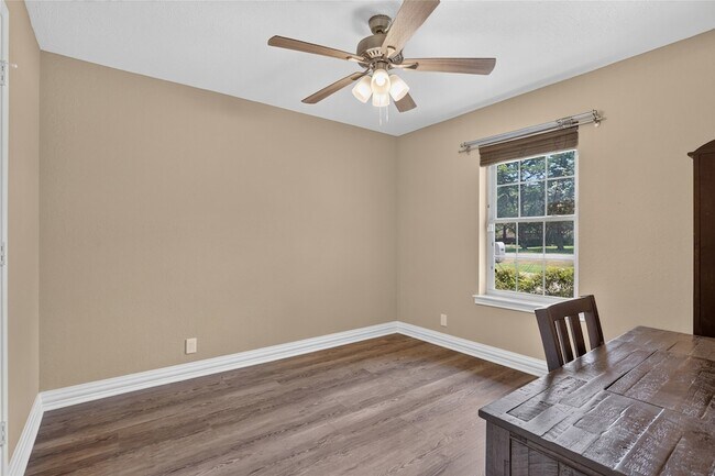 Building Photo - 1400 Emerald Cir