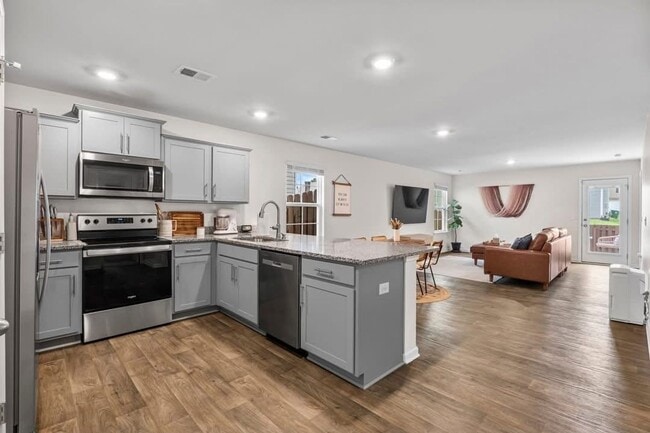 Building Photo - Wonderful Four Bedroom Home. Minutes Away from Ft. Jackson!