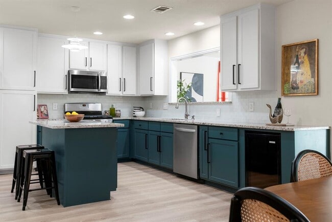 Building Photo - 5313 Wellington Dr