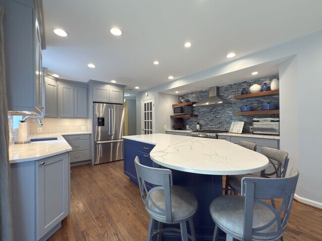 Building Photo - Spacious 3-Bedroom, 3.5 Bath Garage Home I...