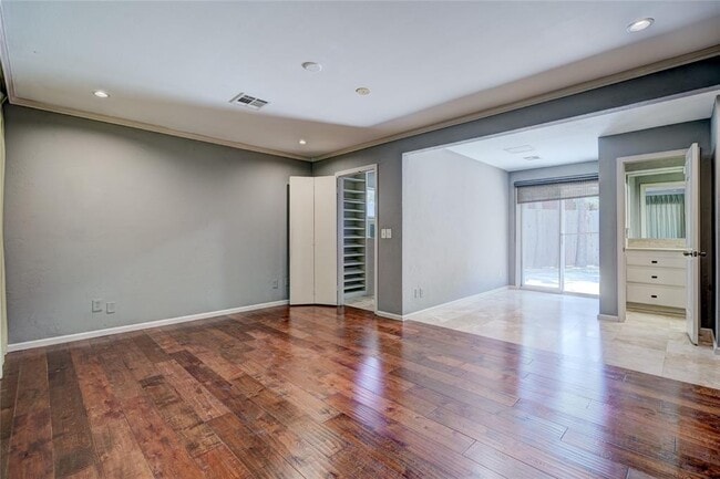 Building Photo - 6325 Glenbrook Ct