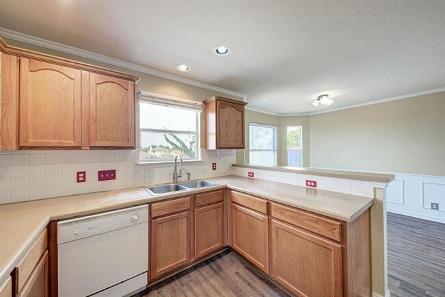 Building Photo - 903 Estate Dr