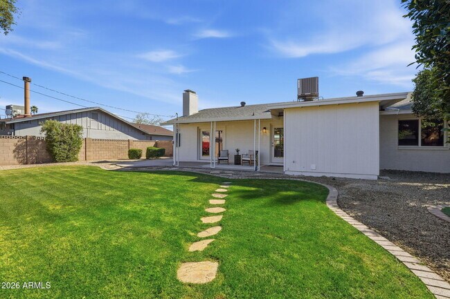 Building Photo - 2644 S Butte Ave