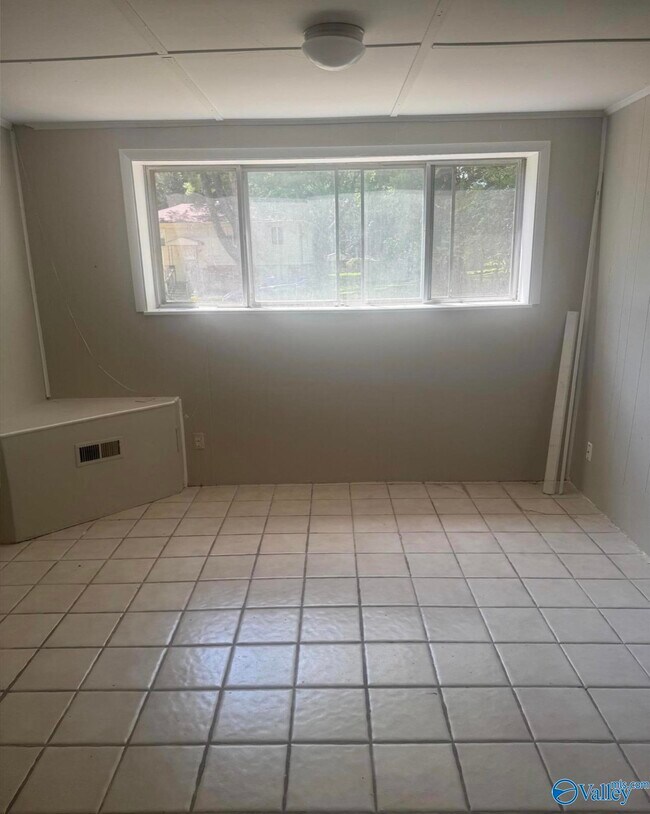 Building Photo - 2416 Hanover Dr NW