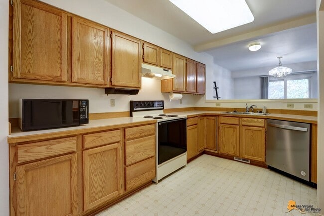 Building Photo - East Anchorage Condo with Fenced in Yard, ...