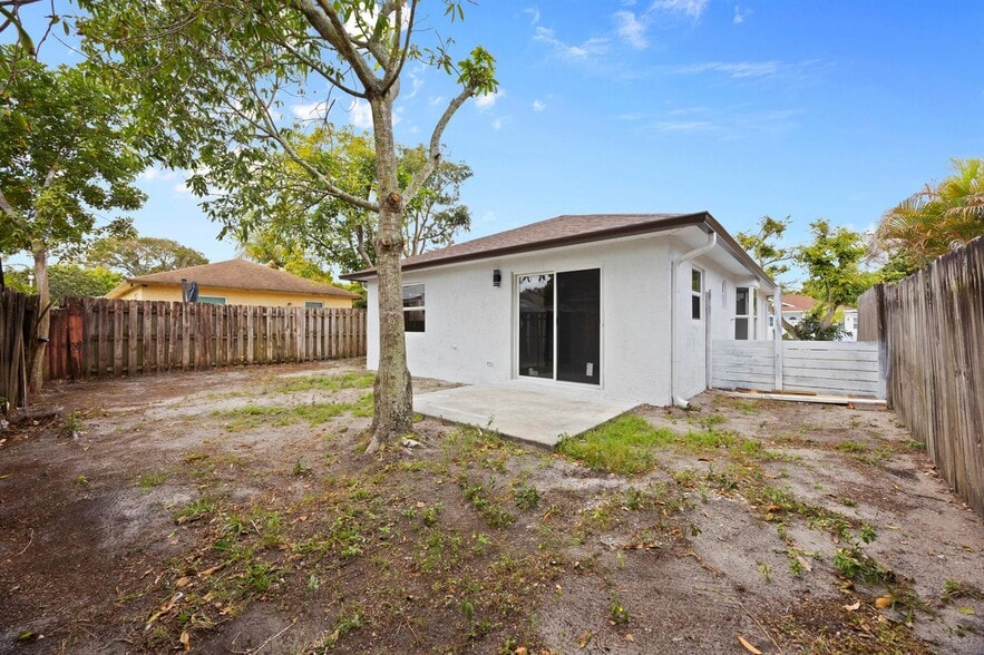 Building Photo - 5664 Boynton Cres