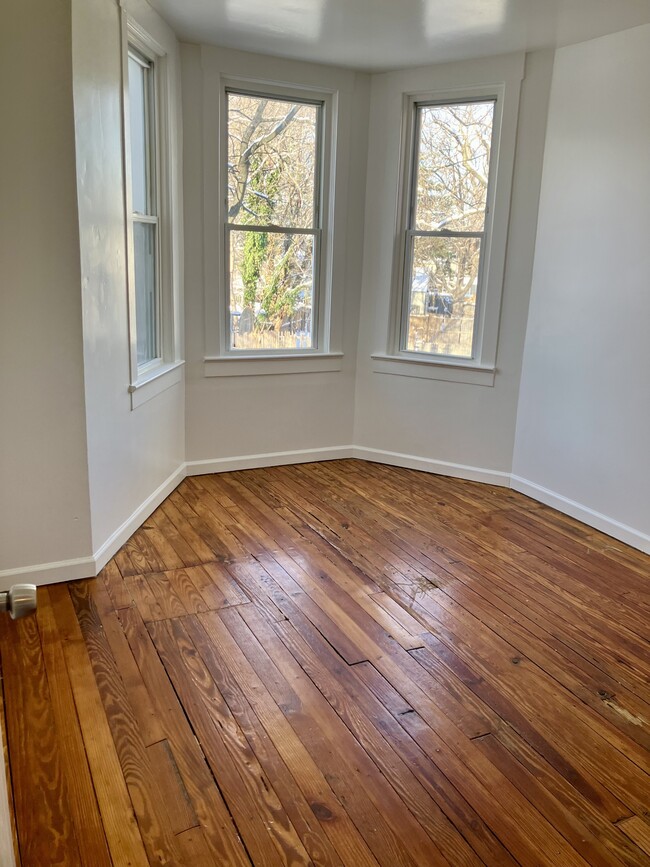 Building Photo - 227 Broadway