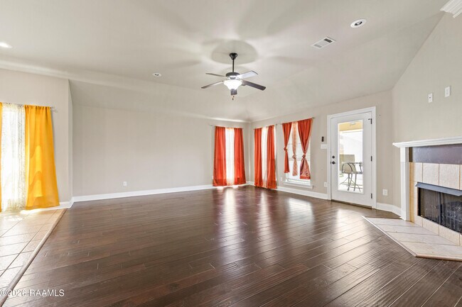 Building Photo - 101 Ace Ln