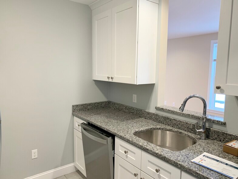 Building Photo - 226 Main St