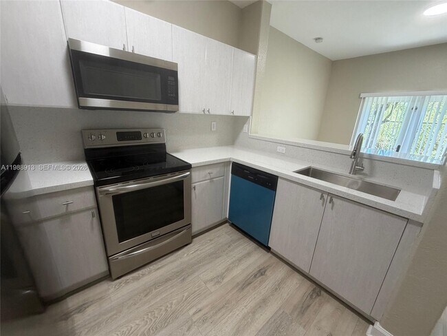 Building Photo - 2637 SE 16th Terrace