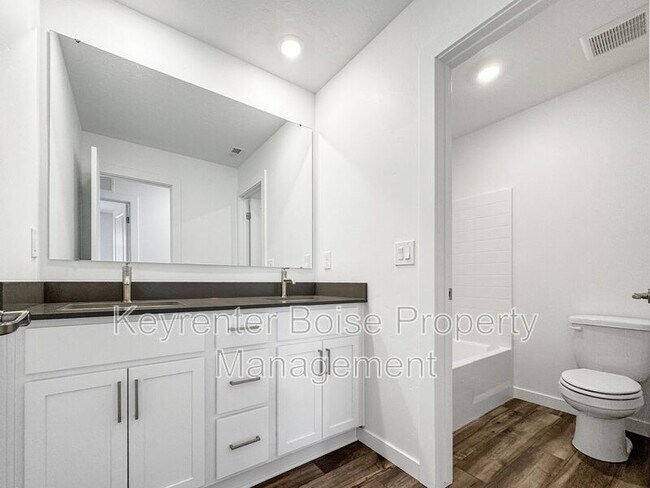 Building Photo - 4212 W Cirrus Ln