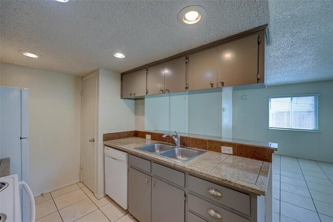 Building Photo - 3458 Willowrun Dr