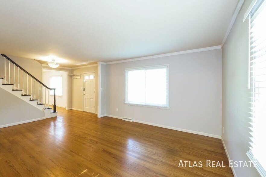 Building Photo - 6001 W 103rd St