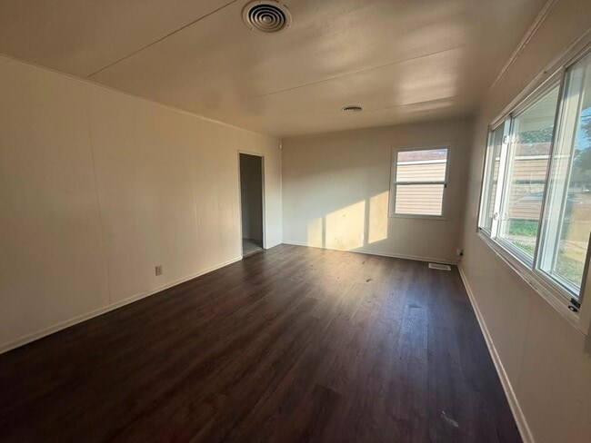 Building Photo - 5468 N Strathmore Ave