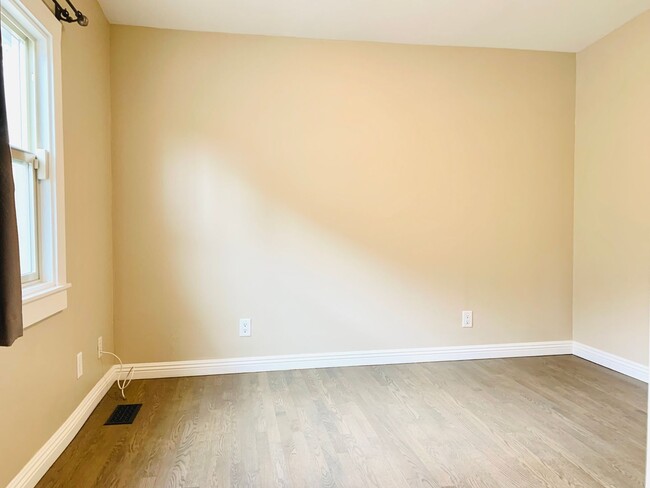 Building Photo - Gorgeous 3BD/2BA House in Hillcrest - Available NOW!