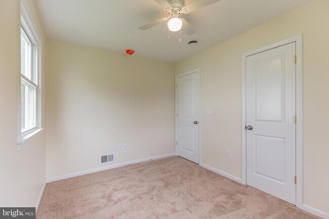 Building Photo - 6055 Dawn Dr