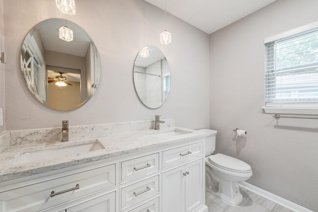 Building Photo - 6708 Manor Dr