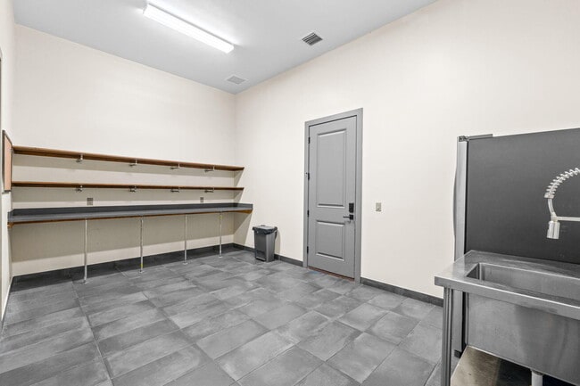 Building Photo - 13155 Southfields Rd