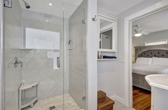 Building Photo - 310 30th St