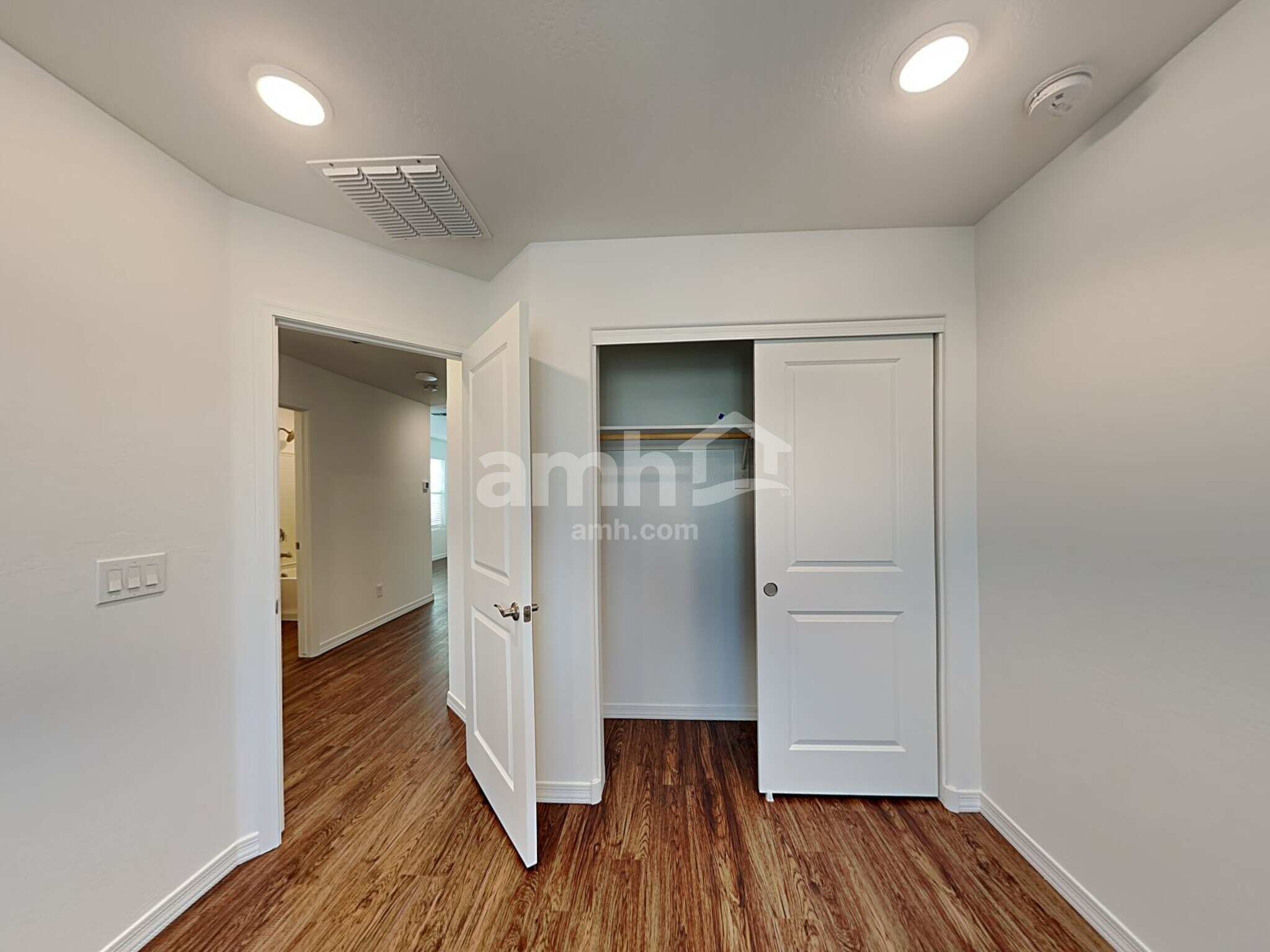 Building Photo - 831 S 150th Dr