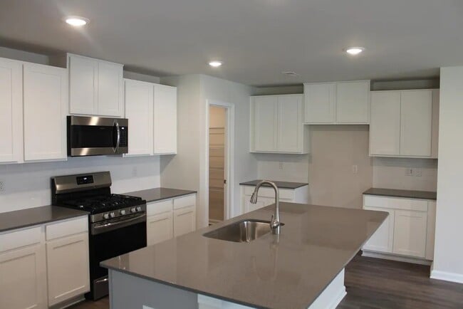 Building Photo - 1537 Woodhouse Dr