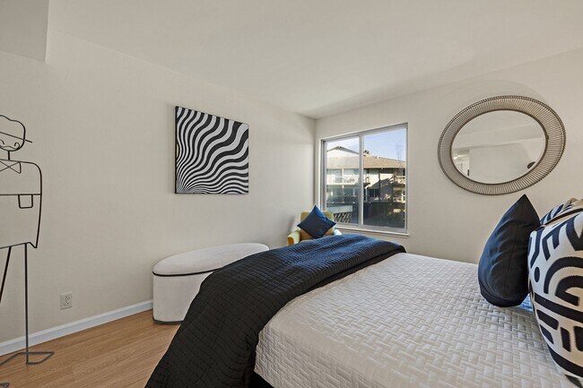 Building Photo - Bright and modern one bedroom one bathroom...