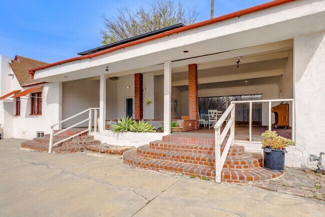 Building Photo - 288 S Coronado St