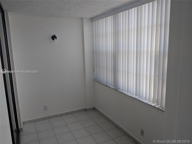 Building Photo - 2741 Taft St