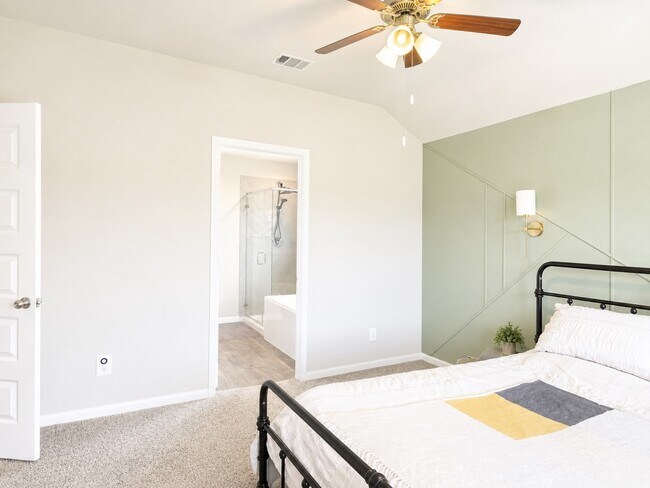 Building Photo - 519 Kickapoo Dr