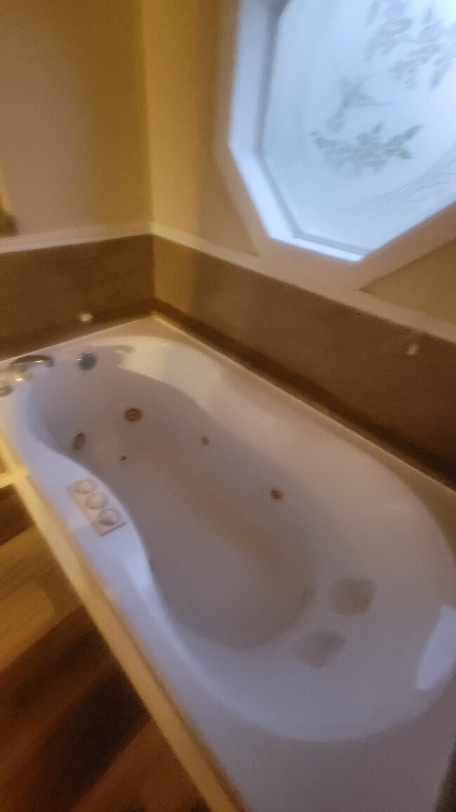 Building Photo - 9455 Tranquil Acres Rd