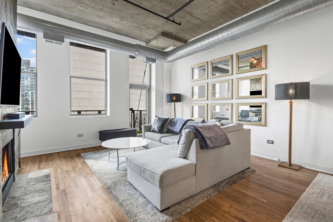 Building Photo - 758 N Larrabee St