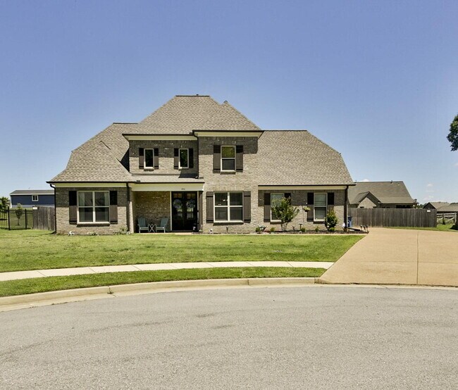 Building Photo - Luxurious 5 bedroom home in Atoka has it all!