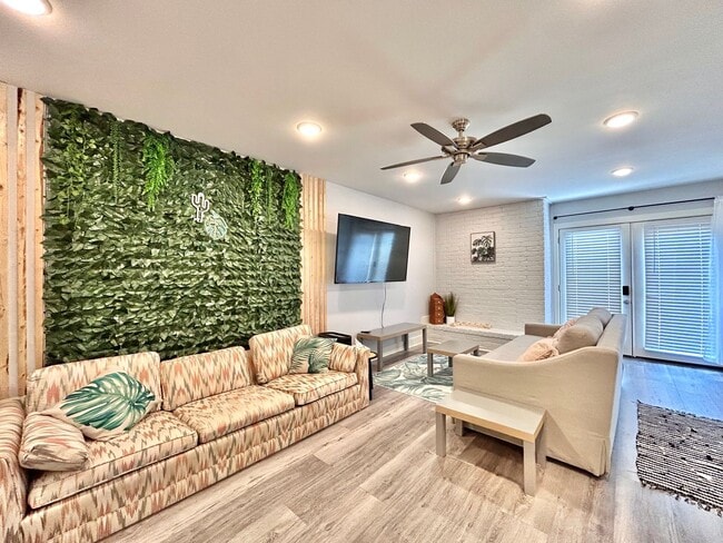 Building Photo - Modern & Cozy 2BR/2BA Home with Stylish Fi...