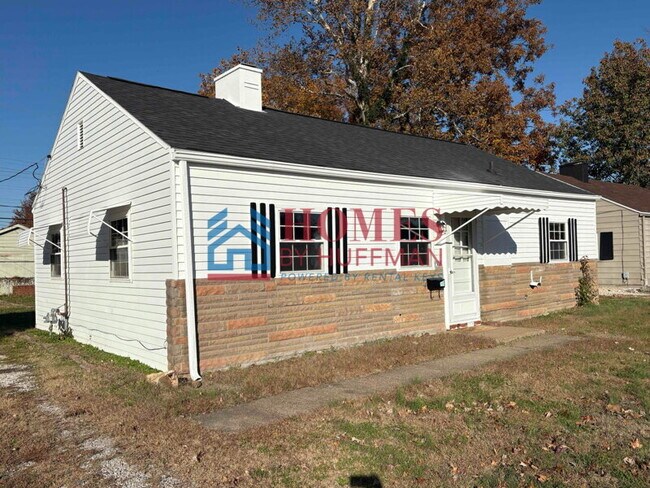 Building Photo - Three Bedroom House | Off Street Parking
