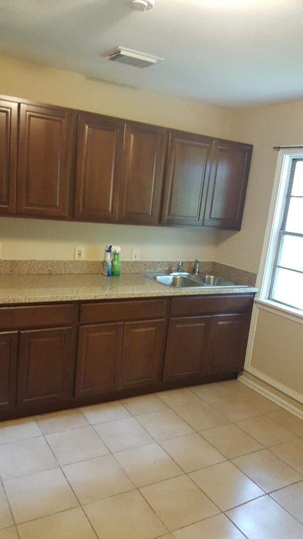 Building Photo - 3221 McCrarey Dr