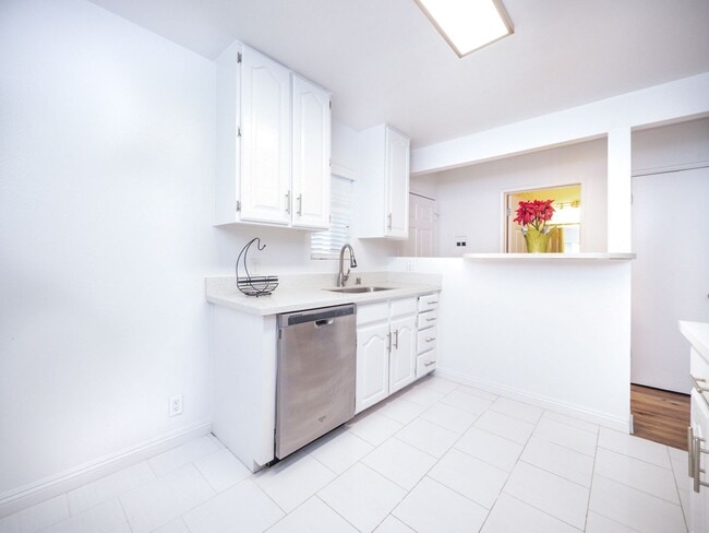 Interior Photo - 3042 Livonia Ave