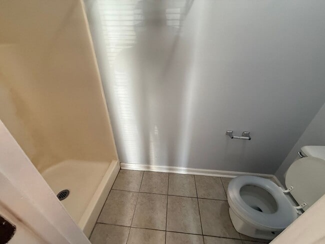 Building Photo - 2 bedroom 2 bath duplex